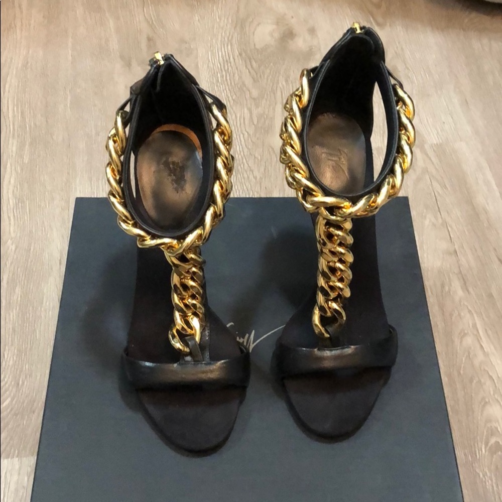 Giuseppe Zanotti black heels with good chains
